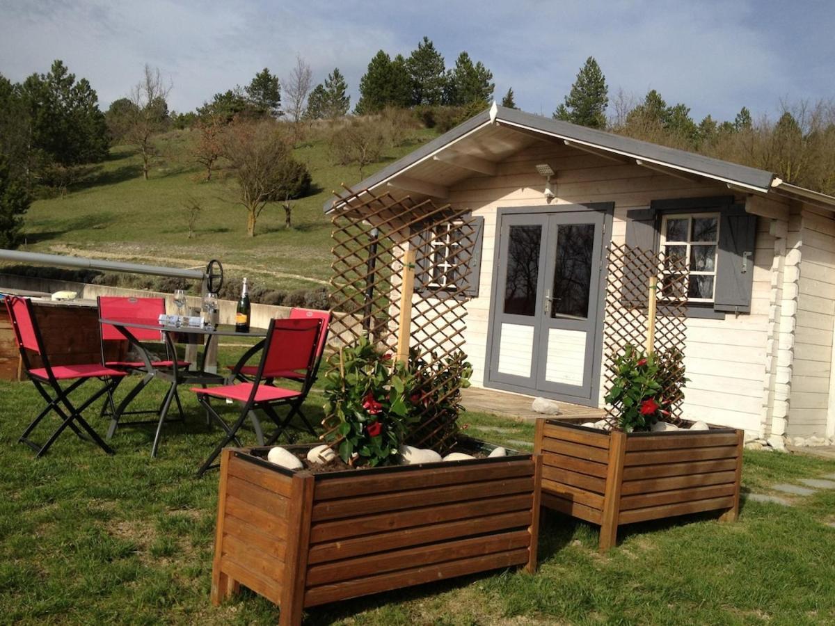 Maison De Vacances Avec Ses Petits Chalets Aouste-sur-Sye 外观 照片